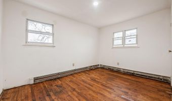 101 Monroe St, Amityville, NY 11701