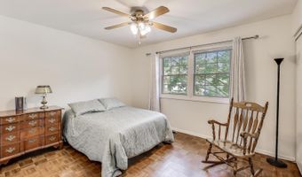 206 W Hintz Rd, Arlington Heights, IL 60004