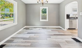 5 Willow Rd, Anderson, IN 46011
