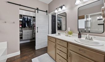 10661 Shelter Hill Ct, Las Vegas, NV 89129