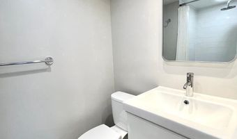 118 ROBERTS Ln 300, Alexandria, VA 22314