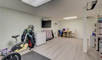501 Woodhaven Ct 501, Cranston, RI 02920