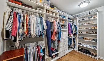 5172 Lower Creek St, Peachtree Corners, GA 30092