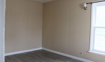 27 Trinity Pl, Amsterdam, NY 12010