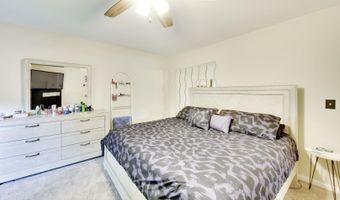 30 Oxford Ct, Algonquin, IL 60102