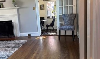 42 Pelham Pkwy, North Providence, RI 02911