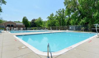 10518 WEYMOUTH St 102, Bethesda, MD 20814