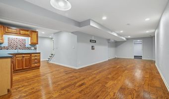 4002 Edgewater Dr, Ames, IA 50010