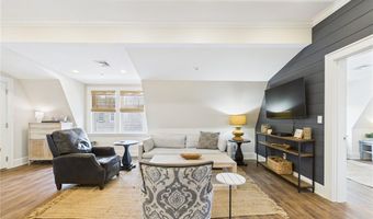 20 E Bowery St 3B, Newport, RI 02840