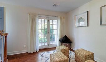 521 Corey Ln, Middletown, RI 02842