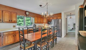 1 E Gate Rd, Danbury, CT 06811