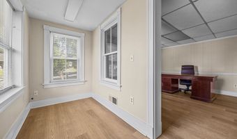 85 School Ground Rd, Branford, CT 06405