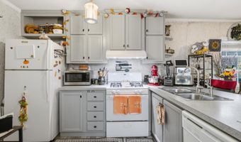 18 3rd St, Middlesex, NJ 07001