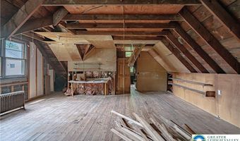 79 Mountain Lake Rd, Belvidere, NJ 07823