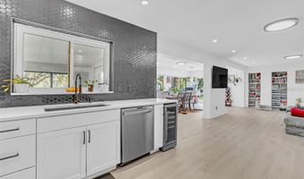 733 OVERLOOK Dr, Apopka, FL 32703