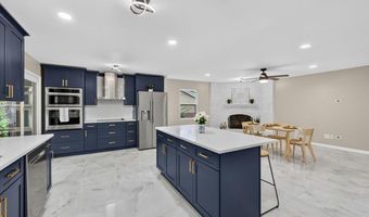 863 Woods Mill Rd, Ballwin, MO 63011
