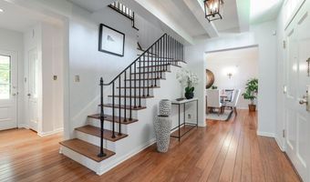 2051 Mendocino Ln, Altadena, CA 91001