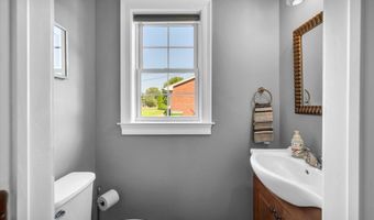 135 West St, Cromwell, CT 06416
