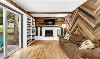 667 Duxbury Ct SE, Ada, MI 49301