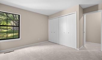 2250 Rivenoak Ct, Ann Arbor, MI 48103