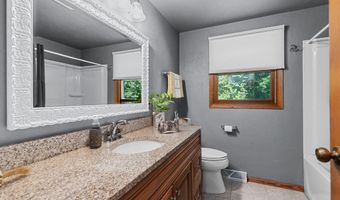 58 CRESTVIEW Dr, Appleton, WI 54915