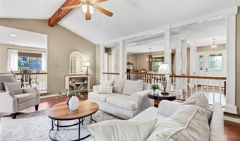 1431 Dietrich Oaks Dr, Ballwin, MO 63021