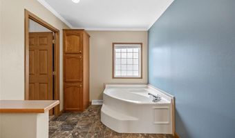 504 S Linn St, Anamosa, IA 52205