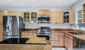 4406 ROUNDHILL Rd, Alexandria, VA 22310