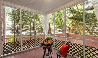 1033 N MONROE St, Arlington, VA 22201