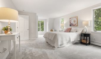 444 Middle Rd, Boxborough, MA 01719
