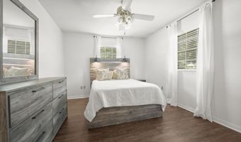 1369 Crescent Dr, Baton Rouge, LA 70806