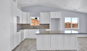 10533 Mohawk Rd, Apple Valley, CA 92308