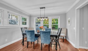 8 Lakeview Rd, Brookfield, CT 06804