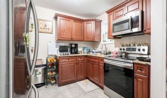 50-52 Knollwood Dr, Bethel, CT 06801