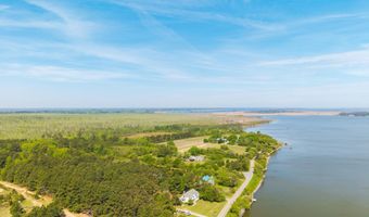 126 Narrow Shore Rd, Aydlett, NC 27916