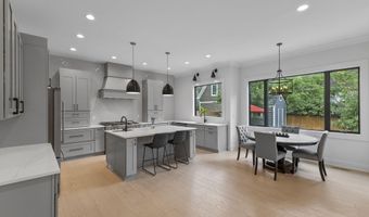 414 N MONROE St, Arlington, VA 22201