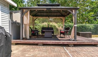 1391 Turner St, Auburn, ME 04210