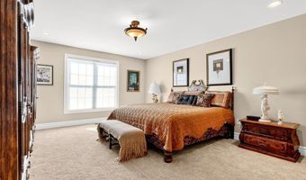 295 Meadowbrook Country Club Est, Ballwin, MO 63011