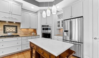 324 Meadowbrook Country Club Est, Ballwin, MO 63011