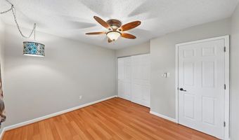 800 Eaglebrooke Dr, Ballwin, MO 63021