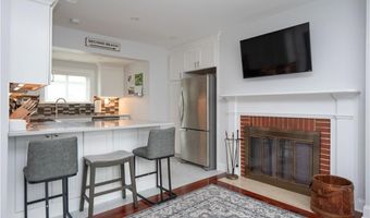 203 Fenner Ave 5, Middletown, RI 02842