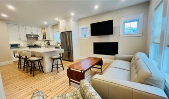 35 Memorial Blvd 1, Newport, RI 02840