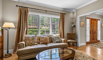 551 Strawberry Ln, Ashland, OR 97520