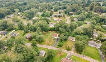 7 Tamarack Dr, Clinton, CT 06413