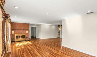 260 Oakridge Ln, Albertson, NY 11507
