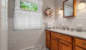 28 Lincoln Dr, Acton, MA 01720