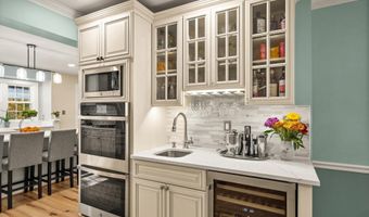 7421 BEVERLY MANOR Dr, Annandale, VA 22003
