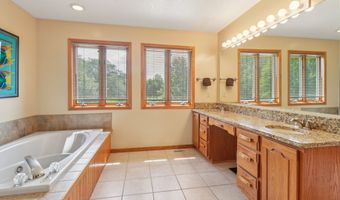 32335 Wildwood Dr, Adel, IA 50003