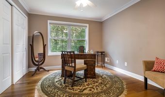 15 Wildwood Dr, Albany, NY 12211
