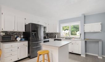 10 Heather Ln, Hopkinton, RI 02832